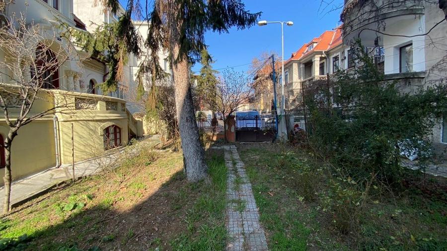 Casă individuală cu 10 camere cu Canalizare în Cișmigiu