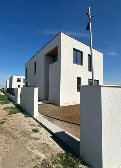 Casă individuală cu 5 camere cu Canalizare în Brănești