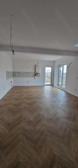 Casă cu 5 camere cu Teren 365 Mp în Covaci
