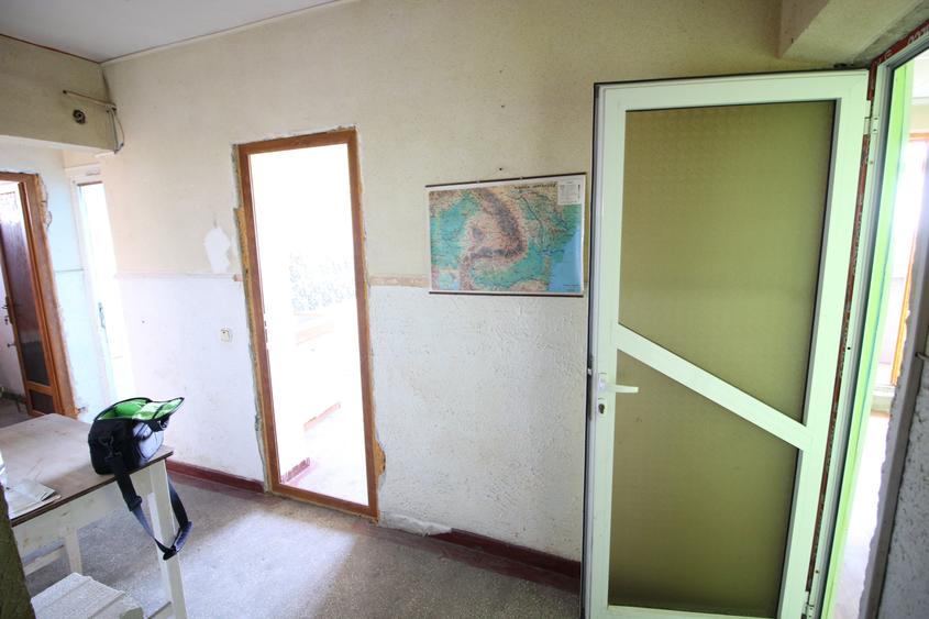 Apartament cu 3 camere decomandat în Micro 20