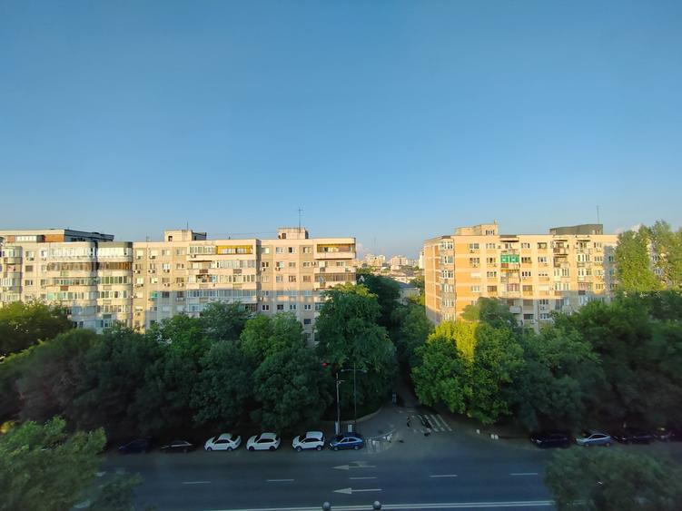 Apartament cu 3 camere semidecomandat, mobilat în Tineretului