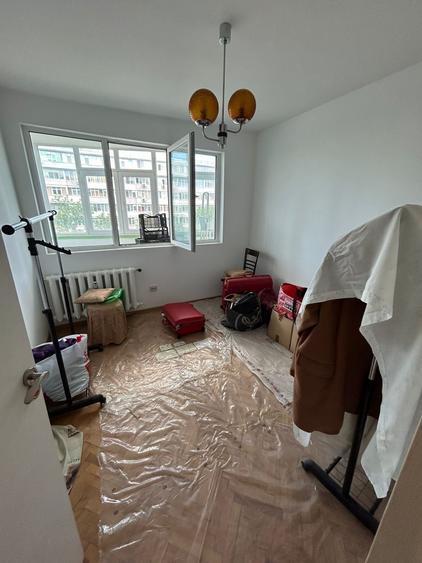 Apartament cu 3 camere semidecomandat în Crângași