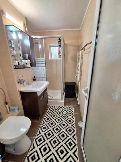 Apartament cu 3 camere decomandat în Piața Centrală