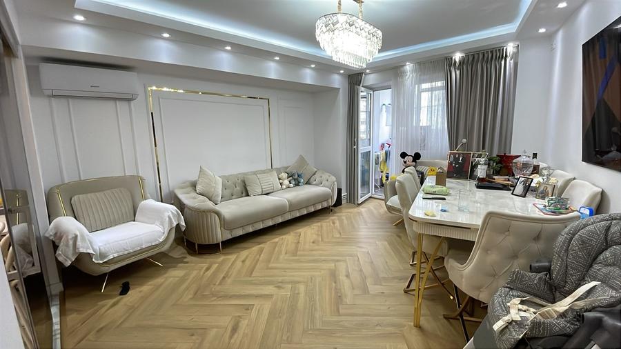 Apartament cu 3 camere decomandat în Colentina