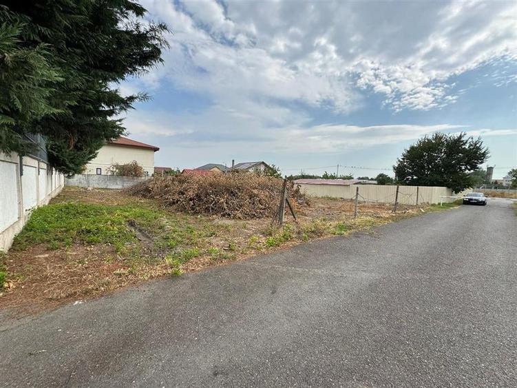 Teren Construcții intravilan de 850 mp, în Vest