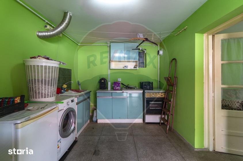 Casă cu 4 camere cu Teren 1673 Mp în Central