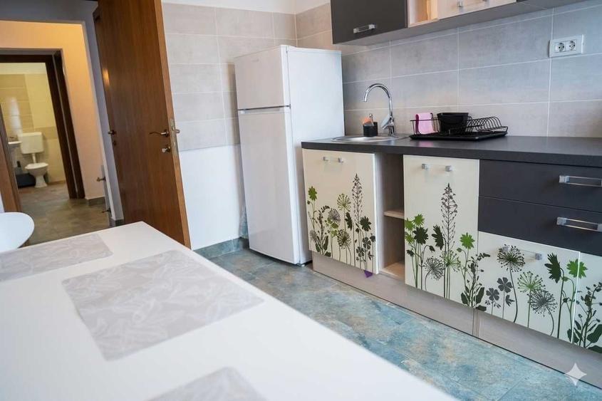 Apartament cu 3 camere decomandat în Sisești
