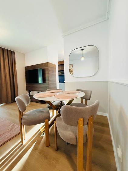 Apartament cu 3 camere semidecomandat în Florești