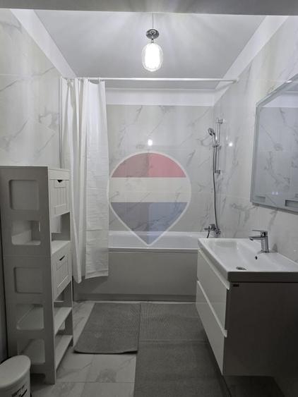 Apartament cu 2 camere semidecomandat, mobilat în Apărătorii Patriei