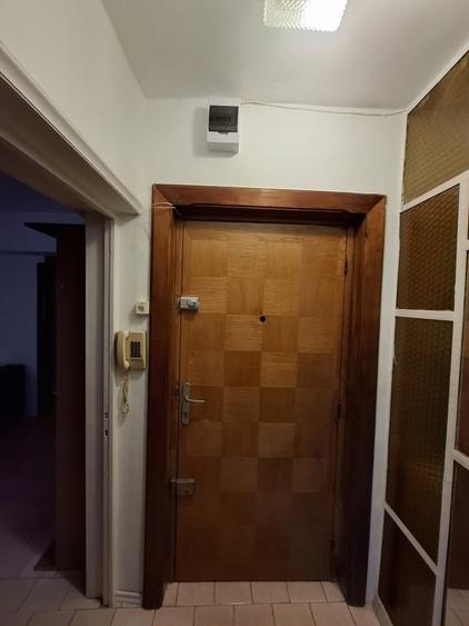 Apartament cu 3 camere decomandat în Crângași