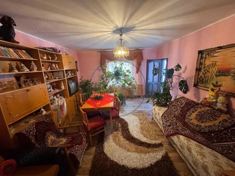 Casă cu 6 camere cu Teren 2000 Mp în Central