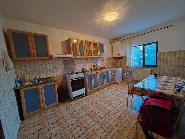 Casă individuală cu 4 camere cu Canalizare în Bucium