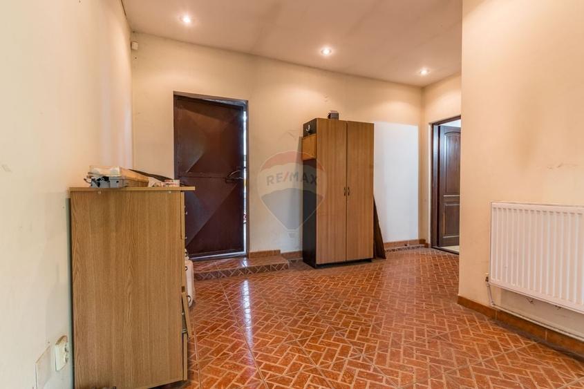 Spațiu industrial, de 1,965 mp, în Industrială