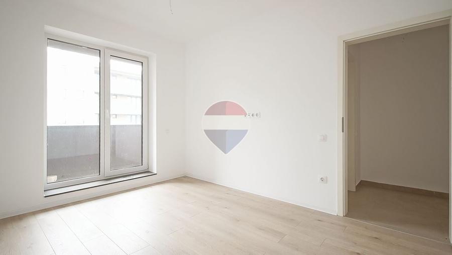 Apartament cu 3 camere decomandat în Tractorul