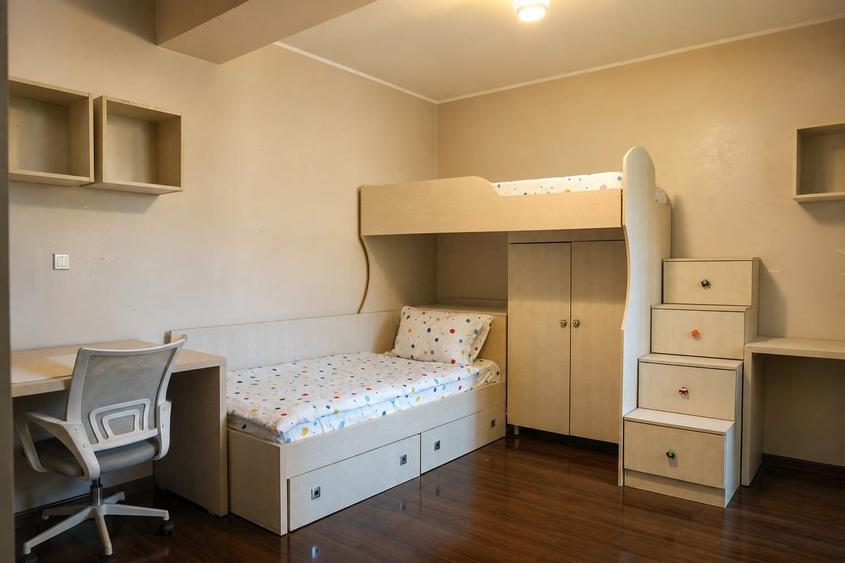 Apartament cu 3 camere decomandat în Inel I