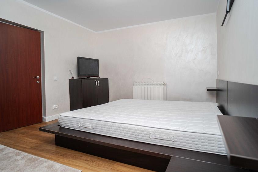 Apartament cu 3 camere decomandat, mobilat în Central