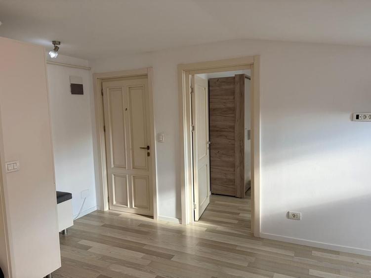 Apartament cu 3 camere decomandat, mobilat în Valea Lupului