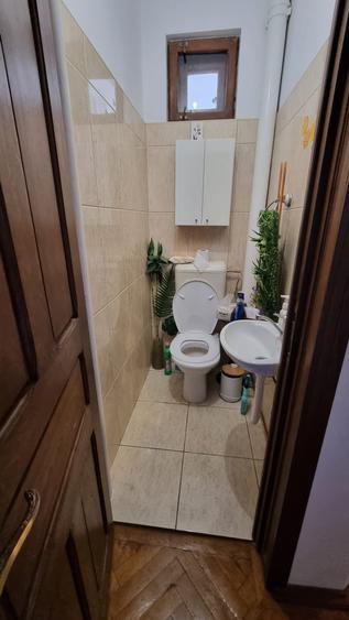 Apartament cu 5 camere semidecomandat în Unirii