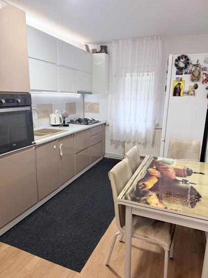 Apartament cu 2 camere semidecomandat în Mioriței