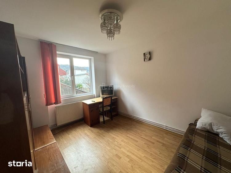 Apartament cu 3 camere semidecomandat în Luncă