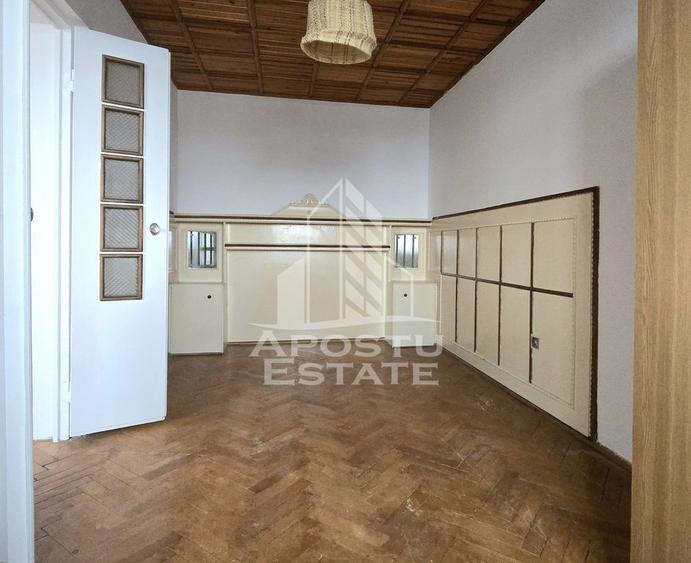 Apartament cu 4 camere semidecomandat în Aradului