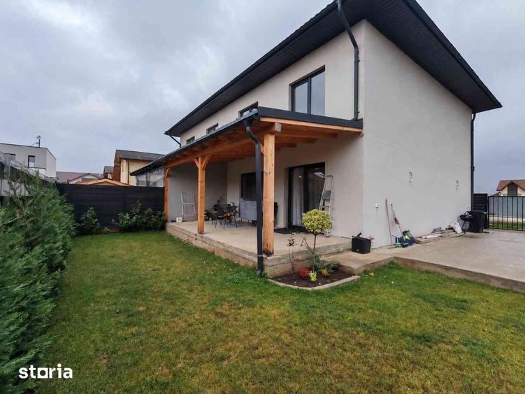 Casă cu 4 camere cu Teren 300 Mp în Tărlungeni