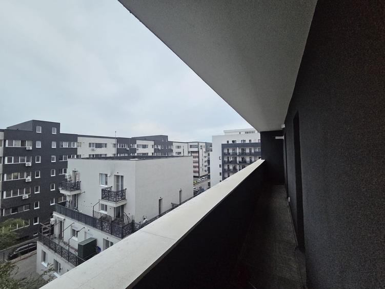Apartament cu 6 camere semidecomandat în Metalurgiei