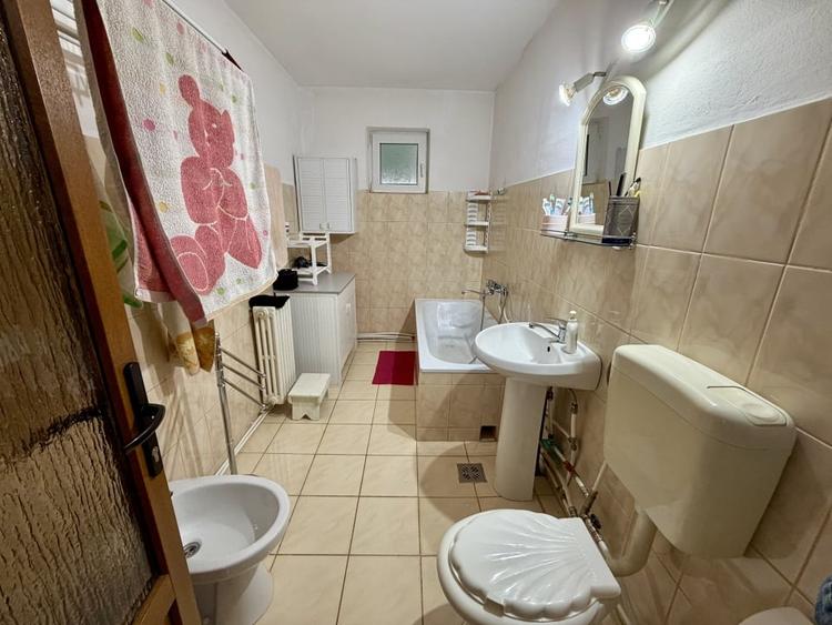 Casă individuală cu 3 camere cu Canalizare în Cetate