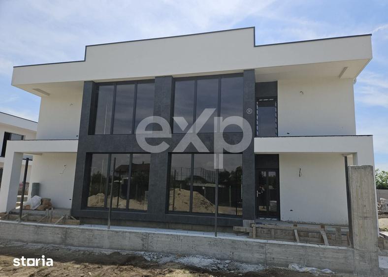Casă cu 4 camere cu Teren 215 Mp în 1 Decembrie