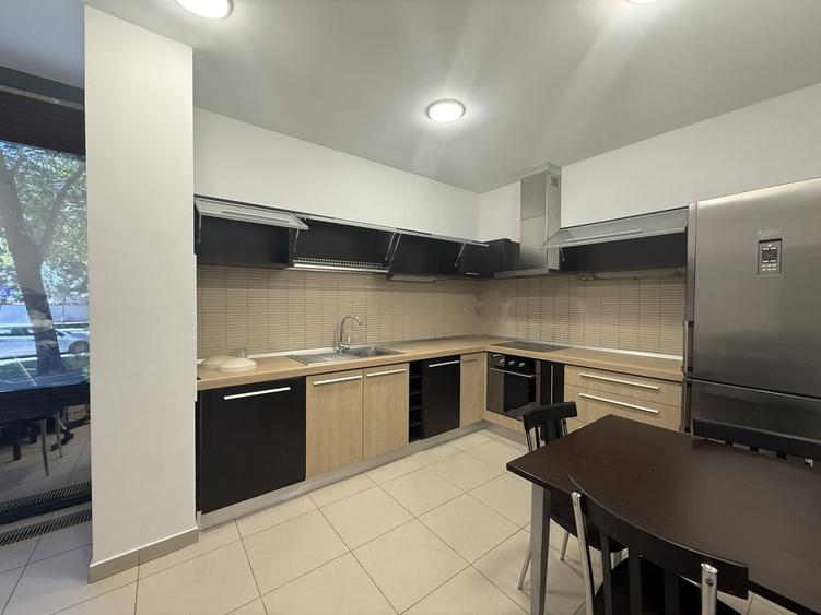 Apartament cu 3 camere semidecomandat, mobilat în Primăverii