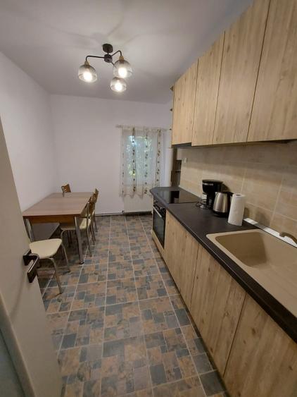Apartament cu 3 camere decomandat în Central