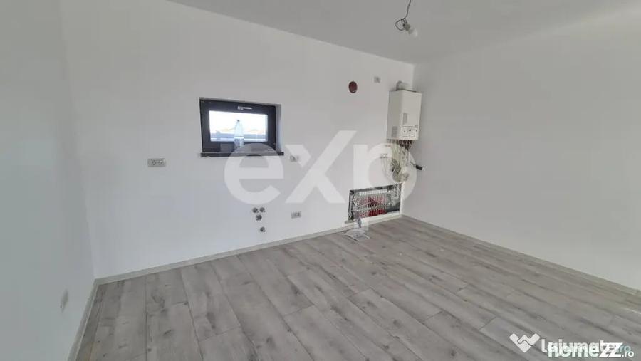 Casă cu 4 camere cu Teren 400 Mp în Bradu