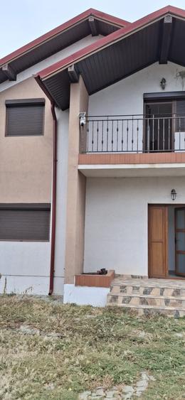Casă cu 3 camere cu Teren 239 Mp în Petrești