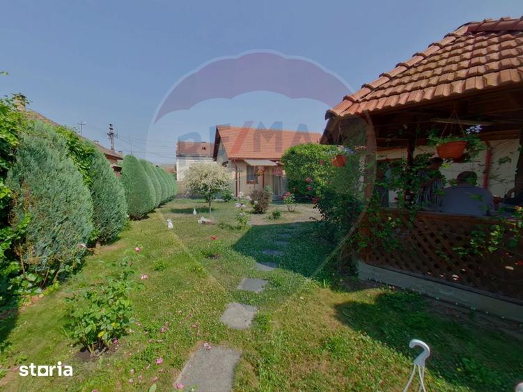 Casă cu 4 camere cu Teren 1439 Mp în Central