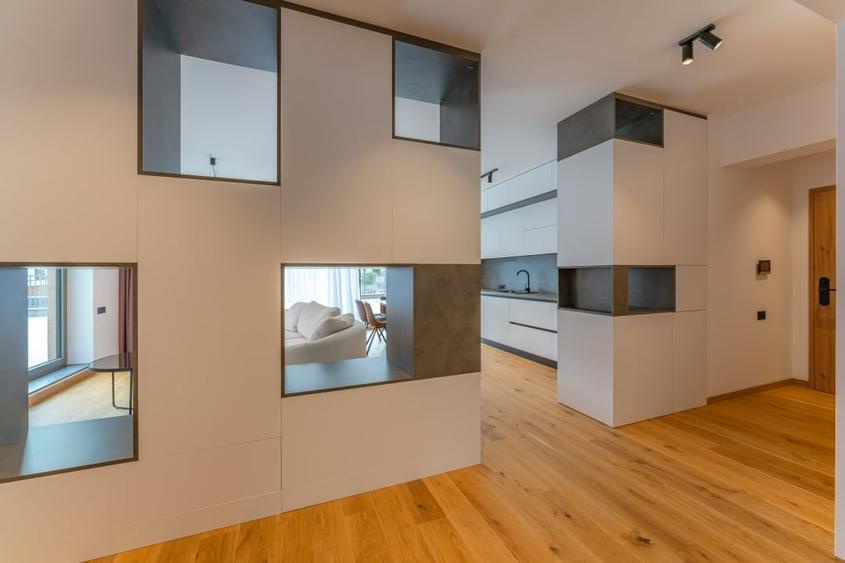 Apartament cu 4 camere decomandat, mobilat în Ultracentral