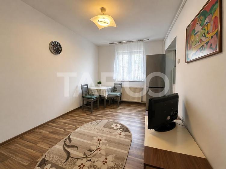 Apartament cu 3 camere semidecomandat, mobilat în Țiglari