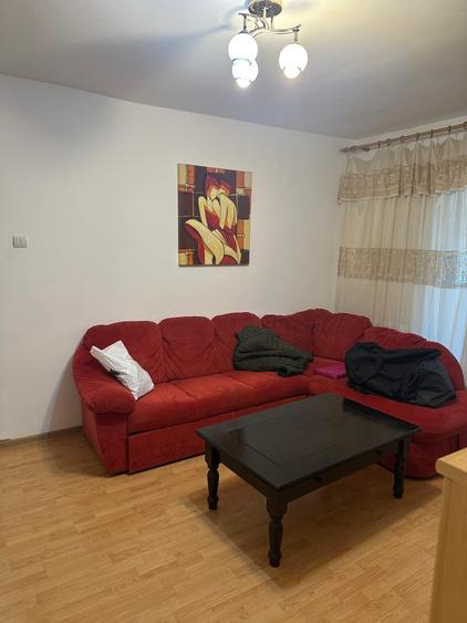 Apartament cu 3 camere semidecomandat în Dacia