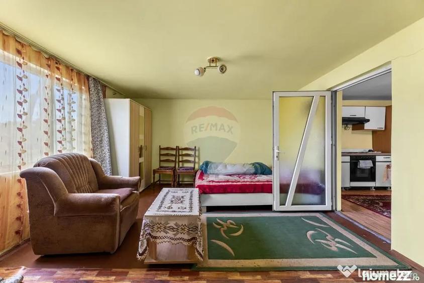 Casă cu 4 camere cu Teren 2422 Mp în Șiria