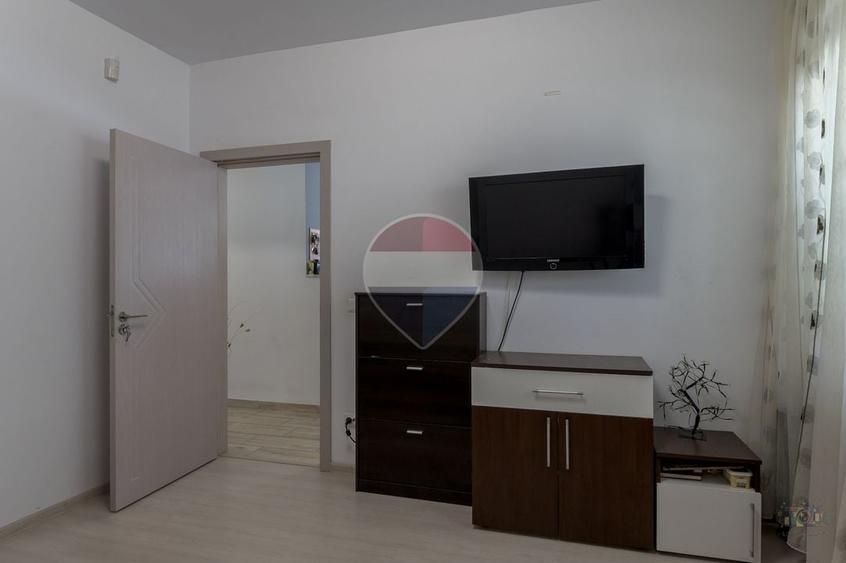Casă individuală cu 4 camere cu Teren 315 Mp în Est