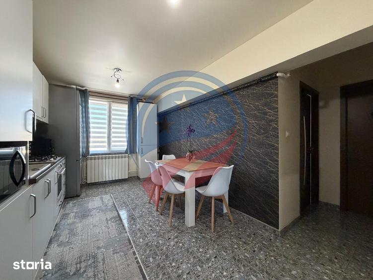 Apartament cu 3 camere semidecomandat în Central