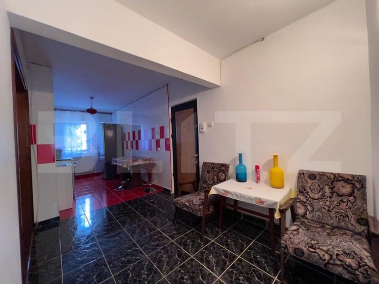 Apartament cu 3 camere semidecomandat, mobilat în Ștefan cel Mare
