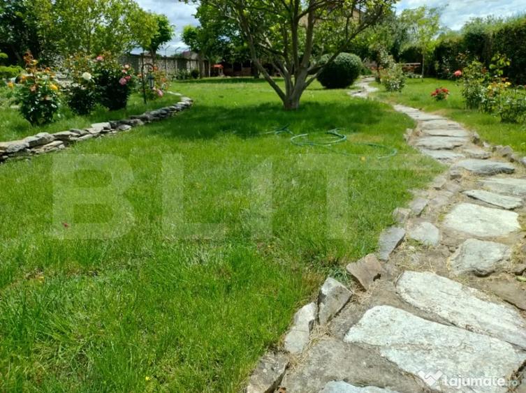 Casă cu 4 camere cu Teren 1500 Mp în Malu Mare