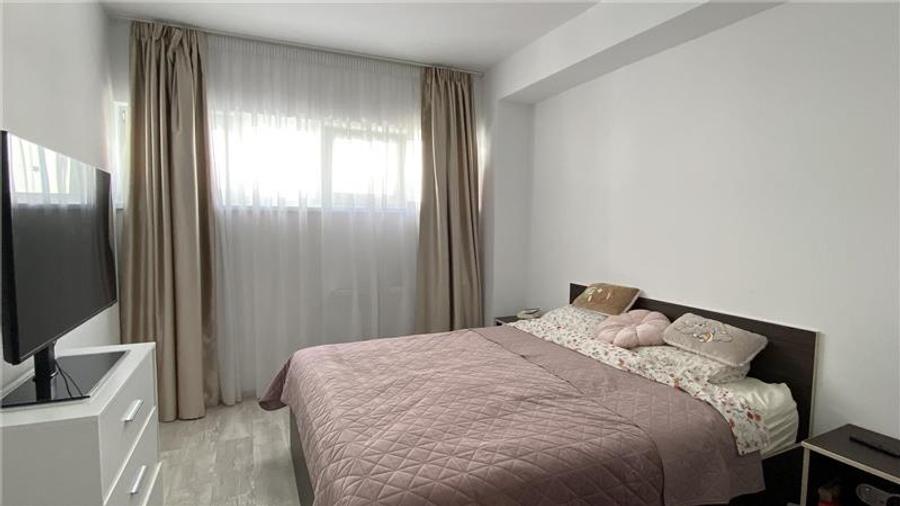 Apartament cu 3 camere semidecomandat, mobilat în Turnișor
