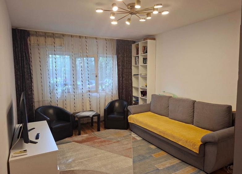 Apartament cu 2 camere semidecomandat, mobilat în Crângași