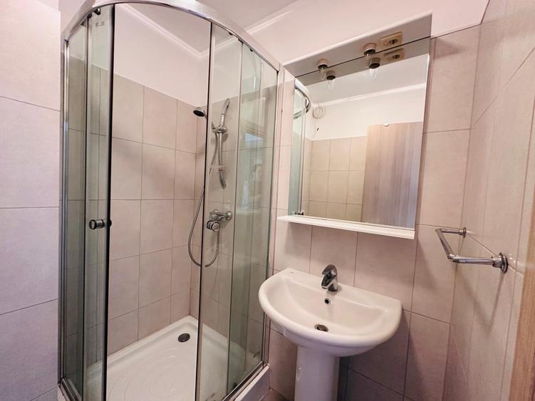 Apartament cu 4 camere semidecomandat în Dorobanți
