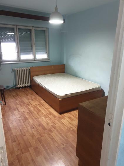 Apartament cu 4 camere decomandat în Soarelui
