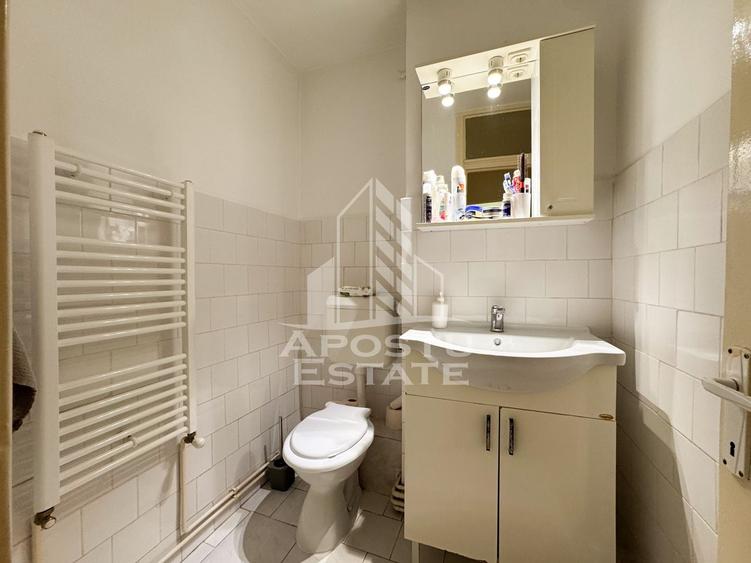 Apartament cu 3 camere decomandat în Girocului