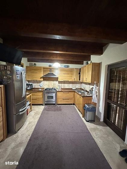 Casă cu 4 camere cu Teren 1700 Mp în Central