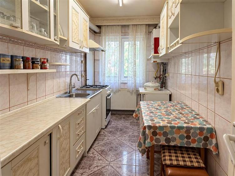 Apartament cu 4 camere decomandat, mobilat în Vasile Aaron