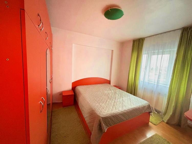Apartament cu 3 camere decomandat, mobilat în Central